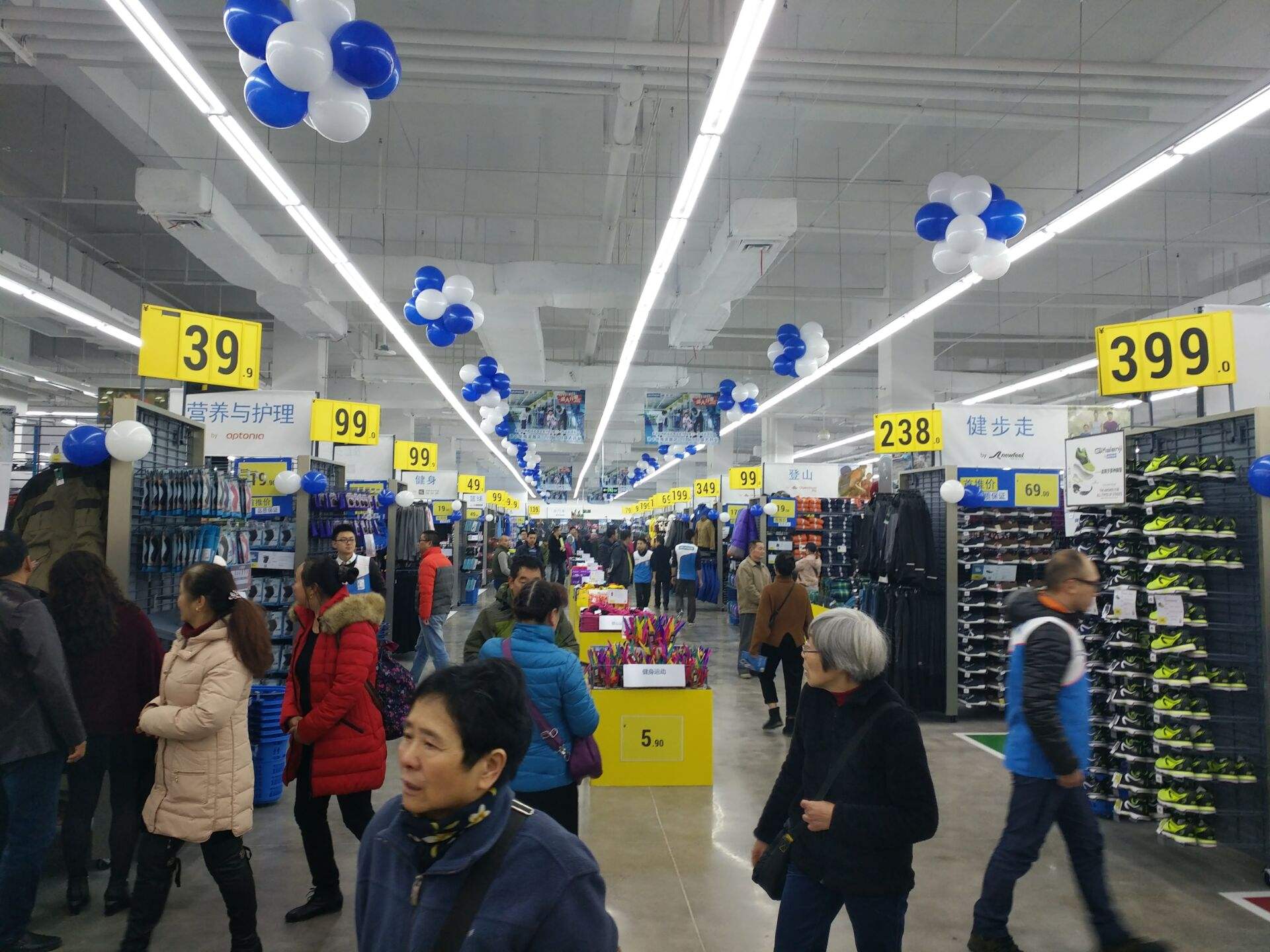 無(wú)錫迪卡儂超市中央空調(diào)工程03